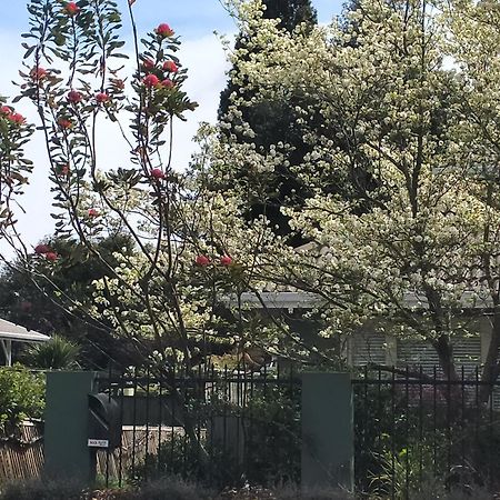 Amberly House Rotorua Bed & Breakfast ภายนอก รูปภาพ